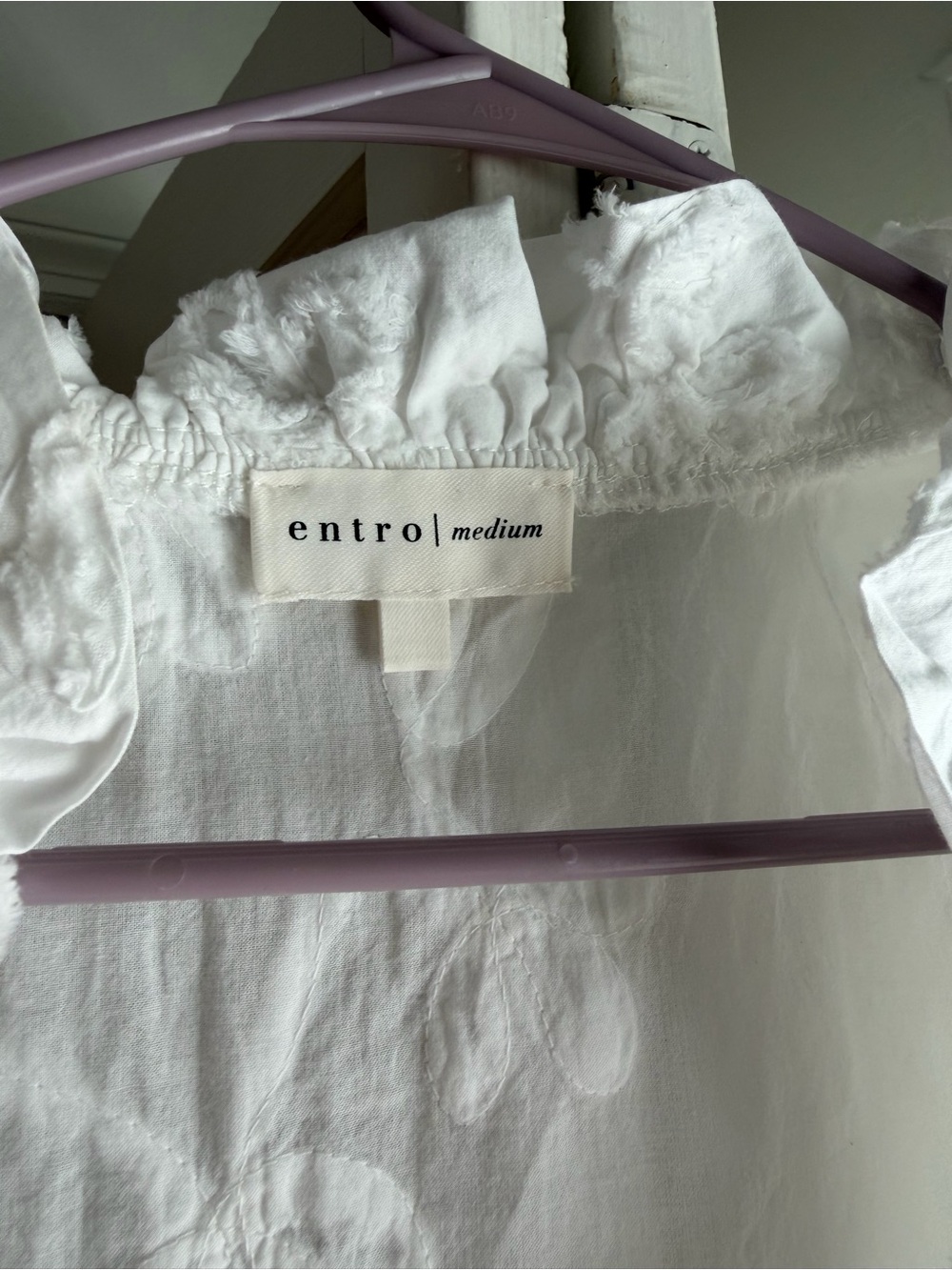 entro White Ruffle Button-Front Blouse - Picture 2 of 3